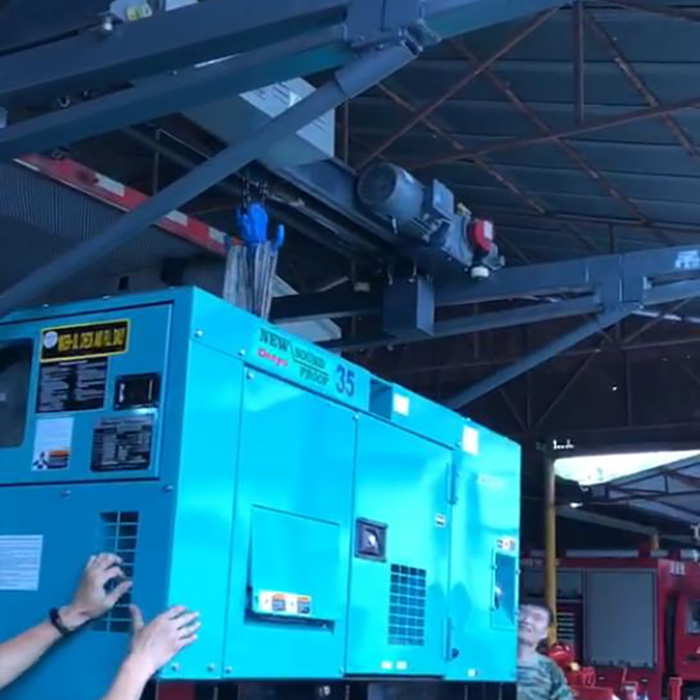 某消防应急单位使用车载吊机案例